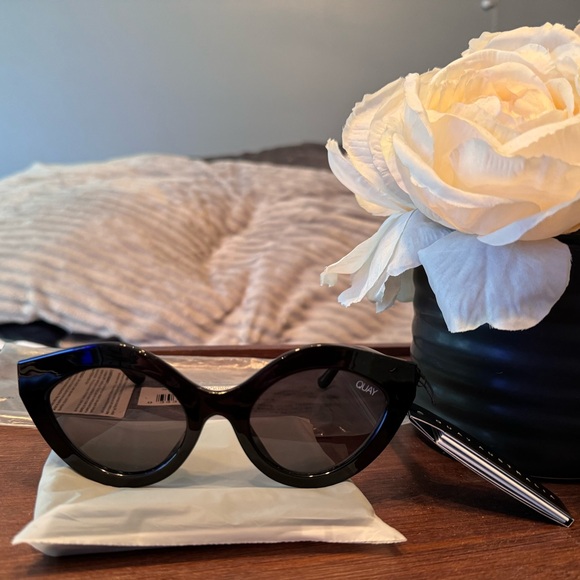 Quay GOODNIGHT KISS blk/blk fade Sunglasses NWT - Picture 1 of 10